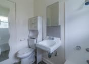 Thumbnail 3 of 13 - Ful bathroom
