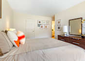 Thumbnail 26 of 39 - Large Master Bedroom at Annapolis Roads, Maryland , 21403