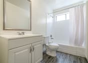 Thumbnail 5 of 6 - Full bathroom