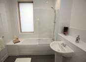 Thumbnail 3 of 7 - Bathroom