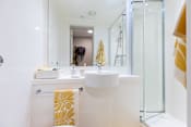Thumbnail 4 of 8