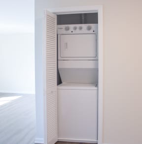 best garden style one bedroom and two bedroom rental apartments for rent at edgewater east/west apartments in long branch, nj near the jersey shore beach on the water monmouth county nj