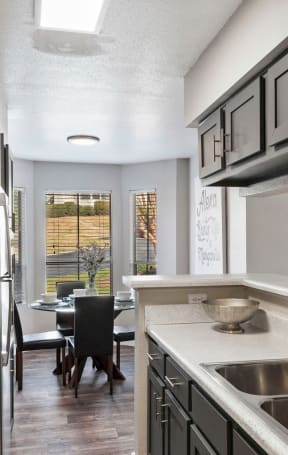 the preserve at ballantyne commons apartment kitchen and dining area
