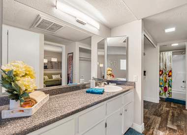 Bathroom and vanity area at Villa Toscana