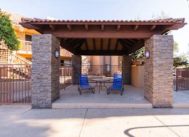 Shared outdoor space at Boulder Creek Apartments.