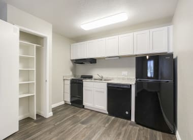 Apartment kitchen at Valencia Park.