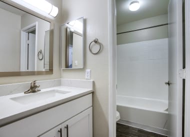 Apartment bathroom at Valencia Park.