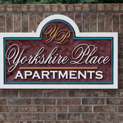 sign yorkshire place apartments
1504 yorkshire dr., howell, mi 48843