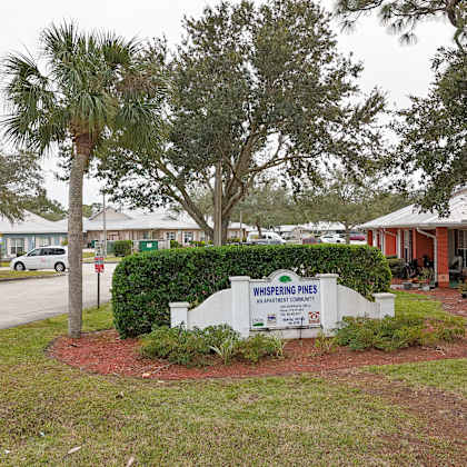 a sign in front of a building that says "winter park".