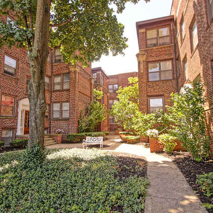 courtyard garden space at integrity gold coast apartments, ohio, 44102