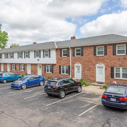 traditional style buildings at woodland pointe apartments and townhomes, integrity realty, kent, ohio