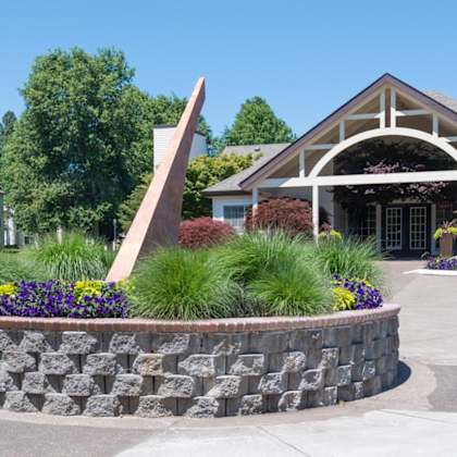 the building in which the resort is located at sundial apartments, oregon, 97070