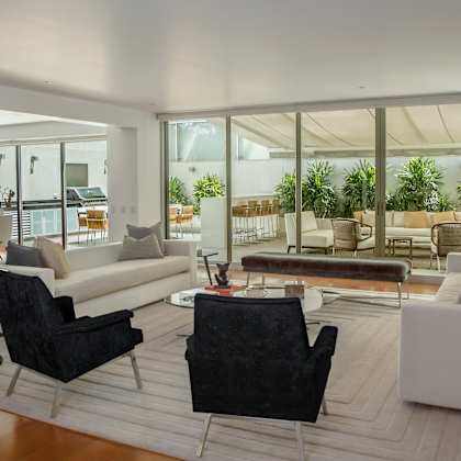 a modern living room with black and white furniture.