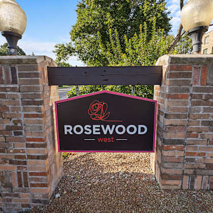 a sign at the entrance to rosewood sign