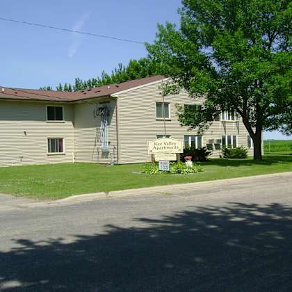 a building with a sign that says keystone valley apartments.