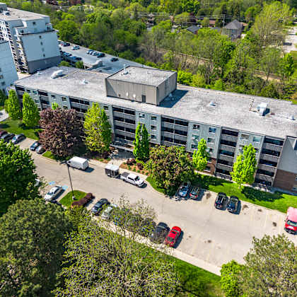 exterior at platts crossing, london, on, n6h 4p4