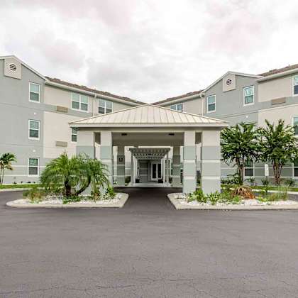 a large building with a courtyard in front of it.