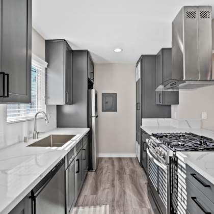 fully equipped kitchen at 316 beach apartments, huntington beach, ca