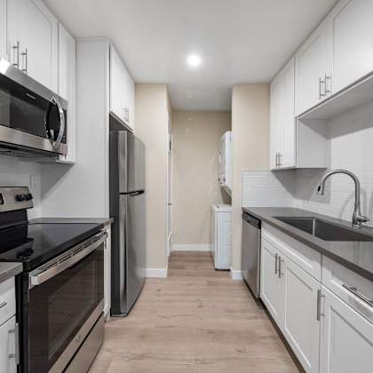 kitchen appliances at sunset cliffs apartments, vista, 92084