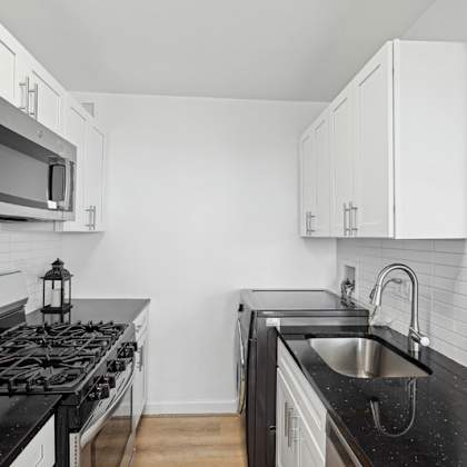 black appliances at stratford at southern towers, alexandria, 22311