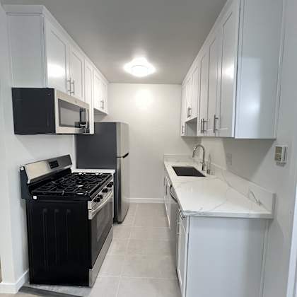 a kitchen with black and white appliances and cabinets.