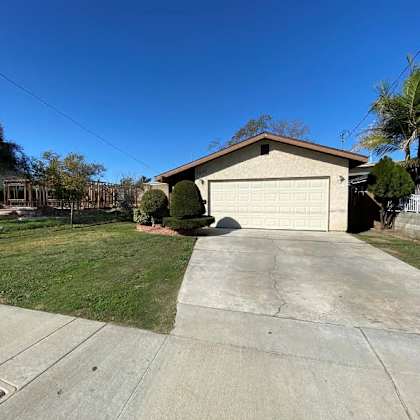 a house with a garage and a driveway.