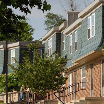 building exterior view at hawthorne place apartments, independence, mo, 64056