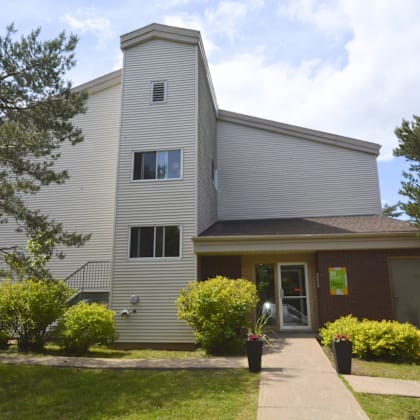 10-214 harlington crescent exterior