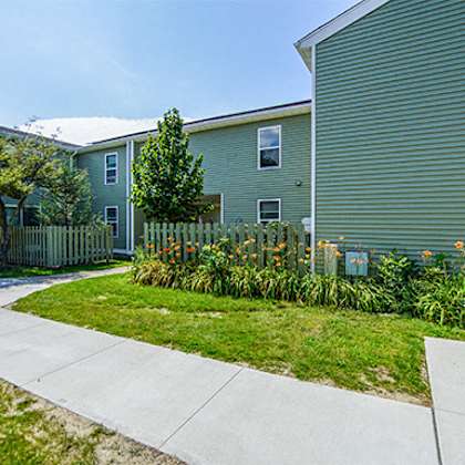 parkside houses – one to four-bedroom, one to one and a half-bath units – amherst, ny – off street parking – ub north – swimming pool – tennis court - cable/internet ready - in-unit laundry