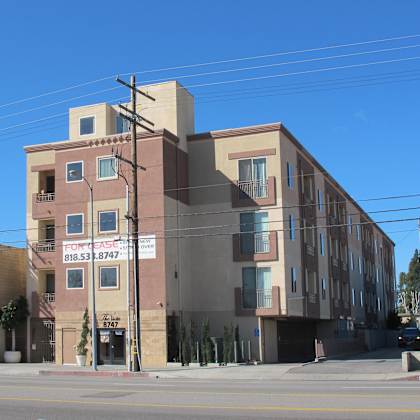 a building with a sign that reads "818.53.8747" is shown.