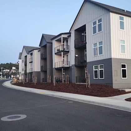 an empty street in front of an apartment building