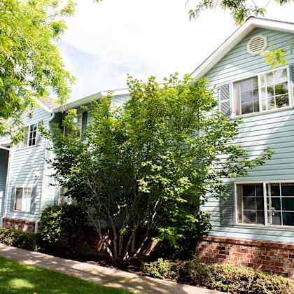 elegant exterior view of property at wingsong manor apartments, portland, oregon