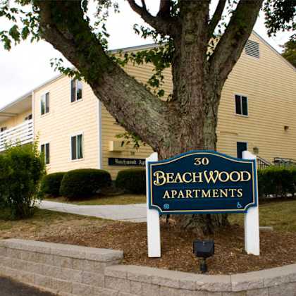 beachwood apartments sign and building