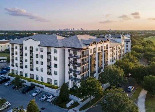 Building Exterior at Azul Baldwin Park, Orlando