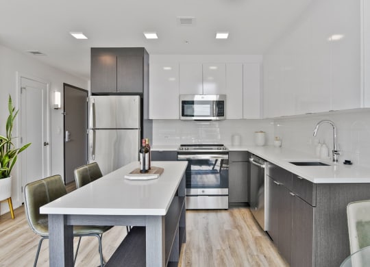 Fully Equipped Eat-In Kitchen at 1405 Point, Baltimore, MD, 21231