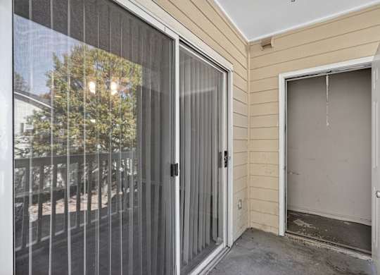 Outdoor Balcony at Alexander Ridge Apartments, Georgia, 30114