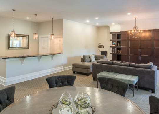 Resident clubhouse with lounge area, dining table, breakfast bar at Amberleigh apartments in Fairfax, Virginia 22031