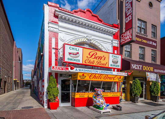 A Chili Ben's restaurant with a red and white sign.