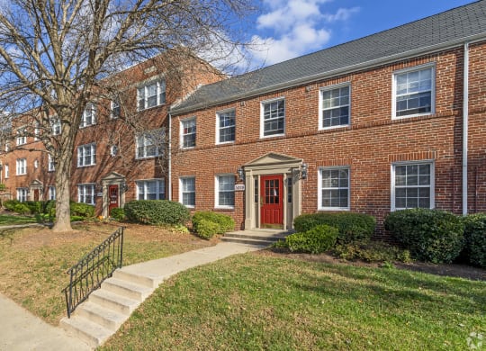 Courtyard With Green Space at The Fields of Bethesda, Maryland