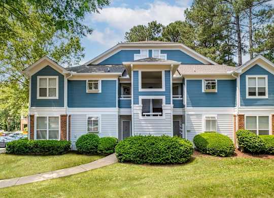 Lush Green Landscape at Crestline Cary, Cary, NC 27511