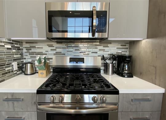 Electric Range In Kitchen at The Mansfield at Miracle Mile, Los Angeles, 90036
