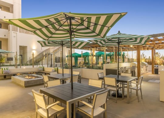 Outdoor Lounge at The Mansfield at Miracle Mile, California
