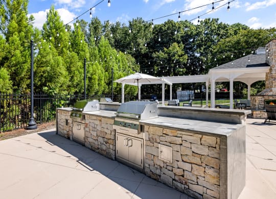 the preserve at ballantyne commons outdoor kitchen and patio with umbrellas at View at Lake Lynn, Raleigh, NC 27613