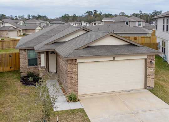 Garages Available at The Village at Caney Mills, Conroe