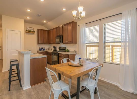 a kitchen or kitchenette at chic hollywood home central to everything at The Village at Granger Pines, Conroe, 77302