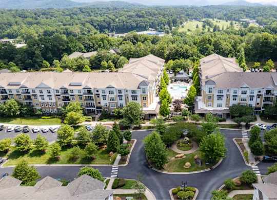 A bird's eye view of a residential area with houses and a roundabout.