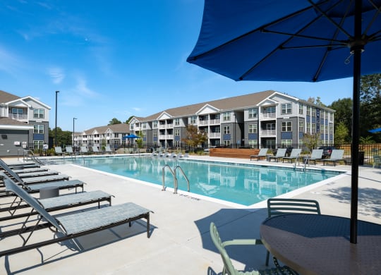 our apartments offer a swimming pool with lounge chairs and umbrellas