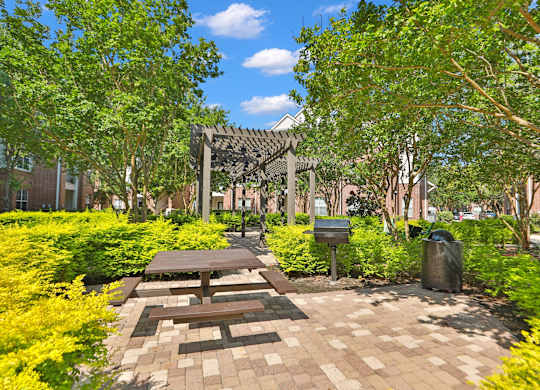 Outdoor Seating Area at Madison on the Meadow Apartments in Stafford, TX 77477