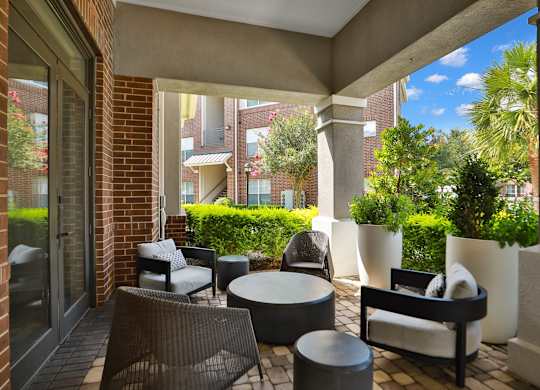 Outdoor Patio Seating at Meadow Apartments in Stafford, TX 77477