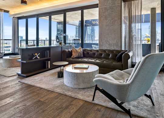 Community Lounge at The Mason Apartments in Chicago, IL 60607